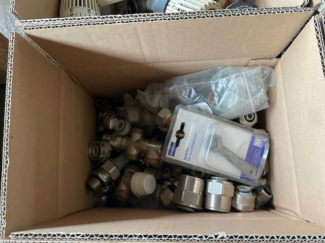 Partij sanitair en verwarming onderdelen - afbeelding 11 van  17