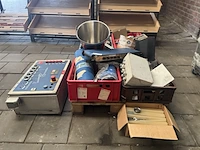 Partij schakelmateriaal en diversen - afbeelding 1 van  8