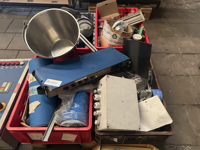 Partij schakelmateriaal en diversen - afbeelding 6 van  8