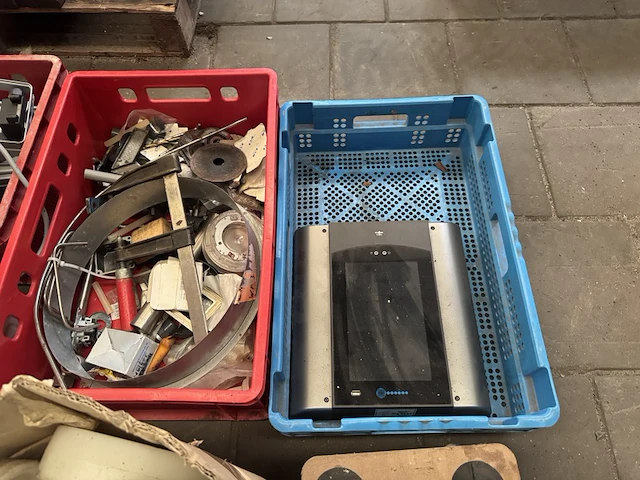 Partij schakelmateriaal en diversen - afbeelding 2 van  12