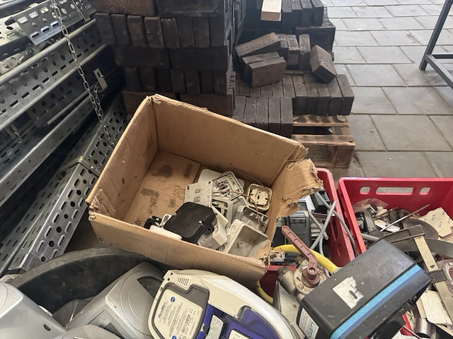 Partij schakelmateriaal en diversen - afbeelding 7 van  12