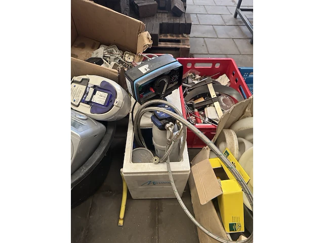 Partij schakelmateriaal en diversen - afbeelding 8 van  12