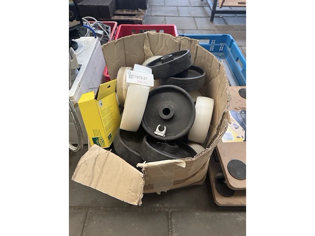 Partij schakelmateriaal en diversen - afbeelding 10 van  12