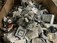 Partij schakelmateriaal of installatie toebehoren - afbeelding 1 van  2