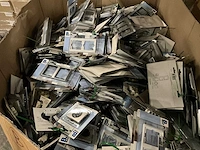 Partij schakelmateriaal of installatie toebehoren - afbeelding 1 van  2