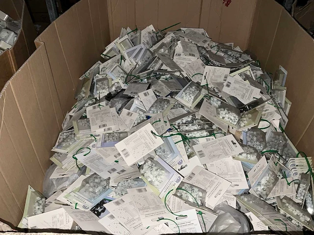 Partij schakelmateriaal of installatie toebehoren - afbeelding 1 van  2