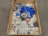 Partij schakelmateriaal - afbeelding 1 van  3