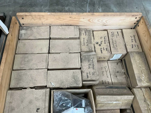 Partij schakelmateriaal - afbeelding 2 van  4