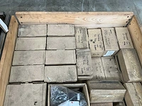 Partij schakelmateriaal - afbeelding 2 van  4