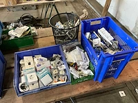 Partij schakelmateriaal - afbeelding 1 van  5