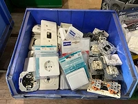 Partij schakelmateriaal - afbeelding 2 van  5