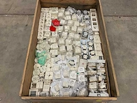 Partij schakelmateriaal - afbeelding 1 van  3