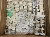 Partij schakelmateriaal - afbeelding 2 van  3