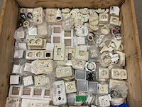 Partij schakelmateriaal - afbeelding 3 van  3