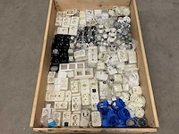 Partij schakelmateriaal - afbeelding 1 van  3