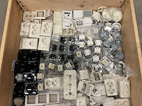 Partij schakelmateriaal - afbeelding 3 van  3