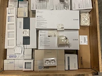 Partij schakelmateriaal - afbeelding 2 van  3