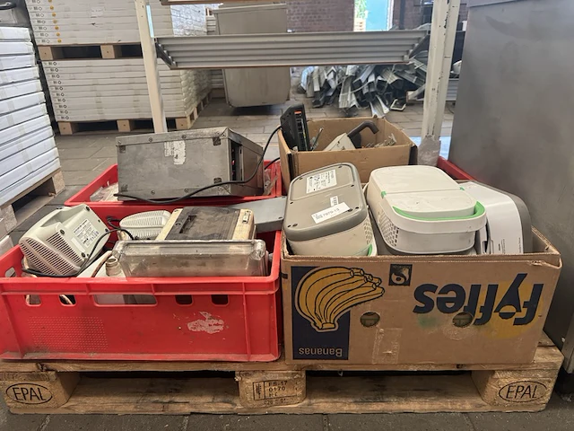 Partij schakelmateriaal - afbeelding 1 van  10