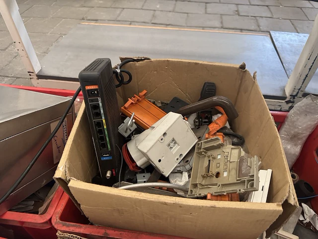 Partij schakelmateriaal - afbeelding 8 van  10