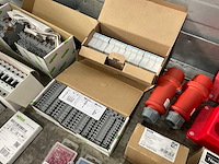 Partij schakelmaterial & elektra toebehoren - afbeelding 2 van  19