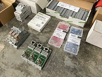Partij schakelmaterial & elektra toebehoren - afbeelding 4 van  19