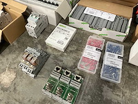 Partij schakelmaterial & elektra toebehoren - afbeelding 5 van  19