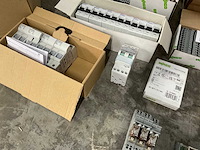 Partij schakelmaterial & elektra toebehoren - afbeelding 6 van  19