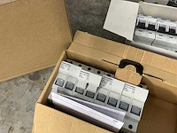 Partij schakelmaterial & elektra toebehoren - afbeelding 7 van  19