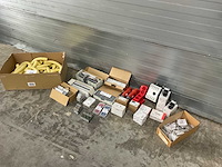 Partij schakelmaterial & elektra toebehoren - afbeelding 1 van  19