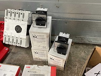 Partij schakelmaterial & elektra toebehoren - afbeelding 14 van  19