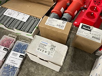 Partij schakelmaterial & elektra toebehoren - afbeelding 19 van  19
