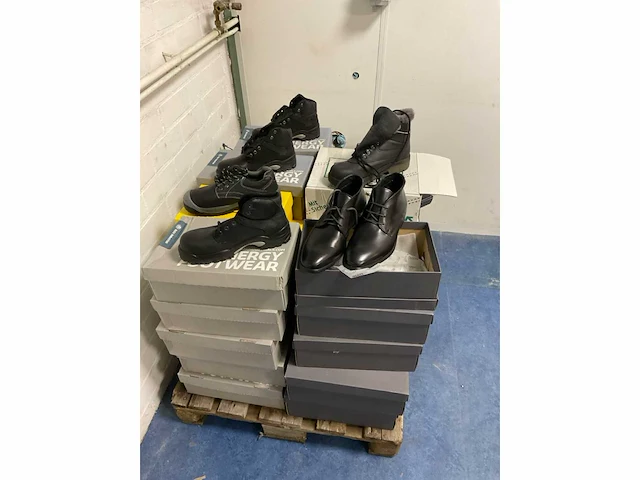 Partij schoenen (42x) - afbeelding 1 van  6