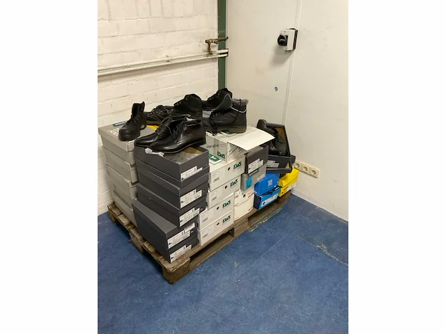 Partij schoenen (42x) - afbeelding 2 van  6