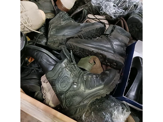 Partij schoenen defensie, meindl, lowa, defensie, haix, schoenen partij - afbeelding 6 van  9