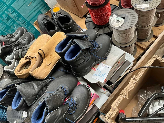 Partij schoenen - afbeelding 3 van  6