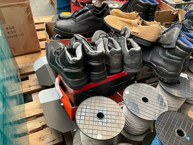 Partij schoenen - afbeelding 6 van  6