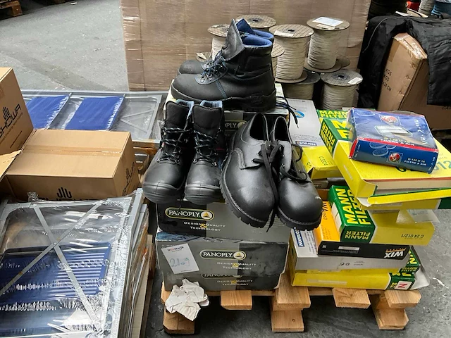 Partij schoenen - afbeelding 1 van  5
