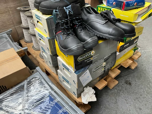 Partij schoenen - afbeelding 2 van  5