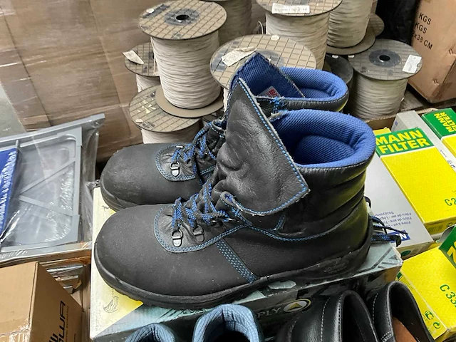 Partij schoenen - afbeelding 4 van  5