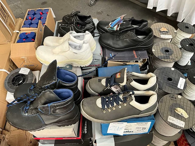 Partij schoenen - afbeelding 2 van  5