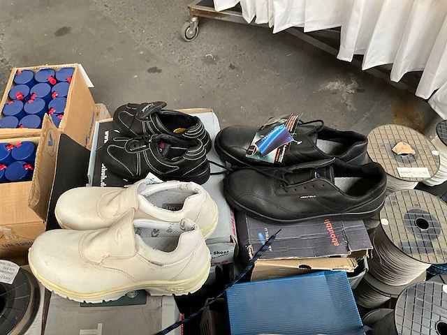 Partij schoenen - afbeelding 3 van  5