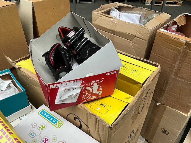 Partij schoenen - afbeelding 4 van  10