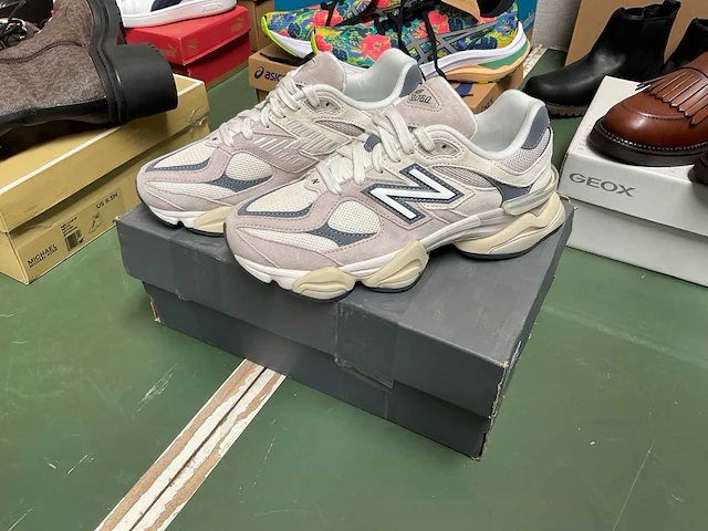 Partij schoenen - afbeelding 3 van  24