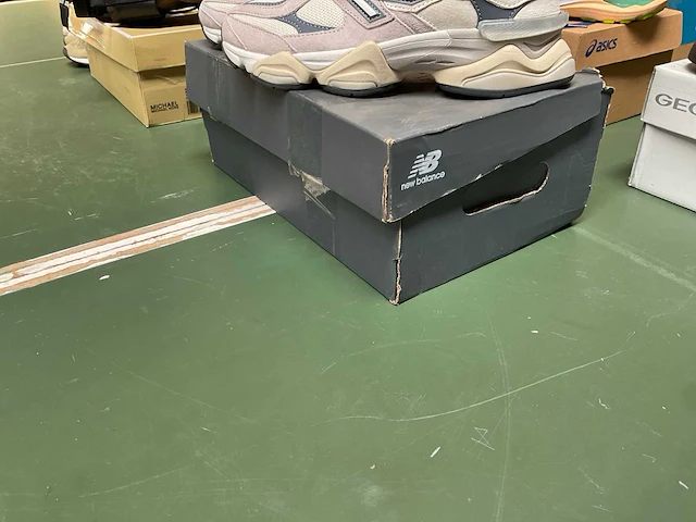 Partij schoenen - afbeelding 4 van  24
