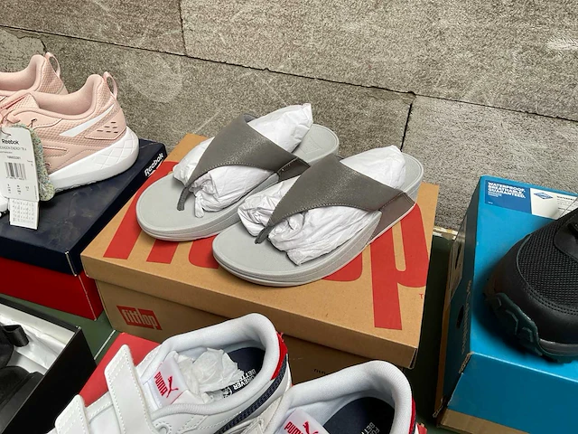 Partij schoenen - afbeelding 11 van  24