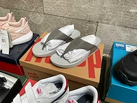 Partij schoenen - afbeelding 11 van  24