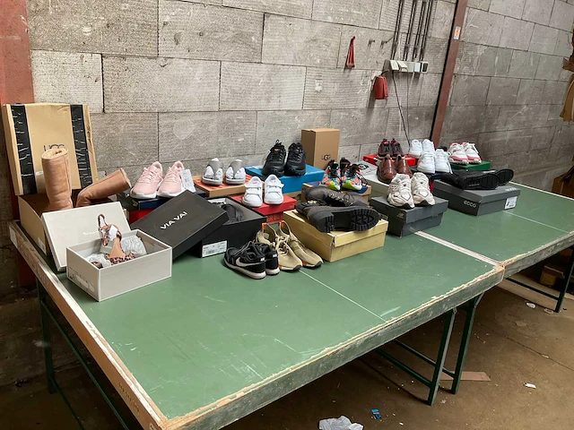 Partij schoenen - afbeelding 1 van  24