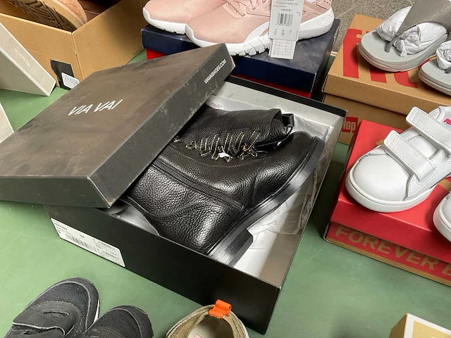 Partij schoenen - afbeelding 14 van  24