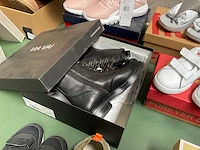 Partij schoenen - afbeelding 14 van  24