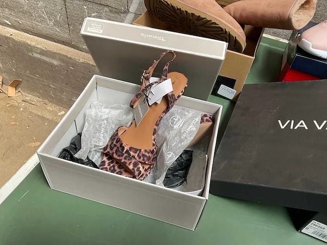 Partij schoenen - afbeelding 15 van  24